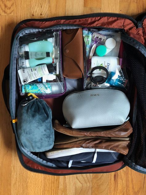 Pack Light For Travel, 10 Days In Europe, Backpacking Europe Packing, Capsule Packing, Light Packing Tips, Cuyana Bag, International Travel Essentials, Backpack Through Europe, Minimalist Packing