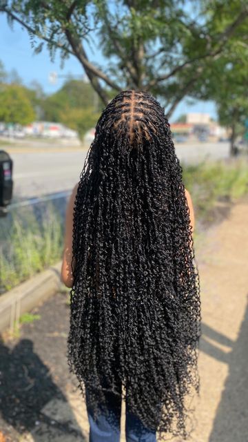 Micro Passion Twists Long, Long Mini Twists With Extensions, Mini Passion Twists Long, Extra Small Passion Twists, Mini Passion Twists Hairstyle, Long Mini Twists, Micro Passion Twists, Passion Twists With Curls, Long Passion Twist