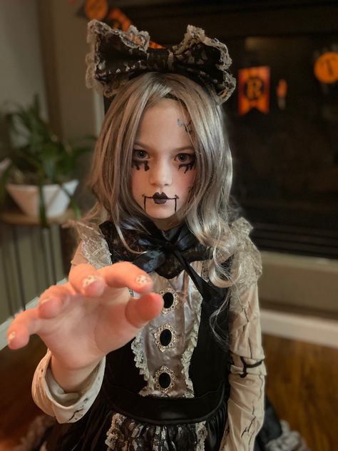 Creepy Marionette Costume, Creepy Doll Face Paint, Marionette Doll Costume Diy, Creepy Doll Halloween Costume Diy, Creepy Doll Costume Makeup, Haunted Doll Halloween Costume, Possessed Doll Costume, Broken Doll Makeup Kids, Creepy Doll Costume For Kids