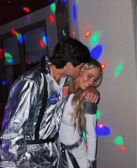 Step Brothers Costume Couple, Astronaut Couple Costume, Couple Costumes College, Astronaut And Alien Costume Couples, Alien And Astronaut Costume, Spacesuit Costume, Pinterest Couples, Best Costume Ideas, Astronaut Halloween Costume