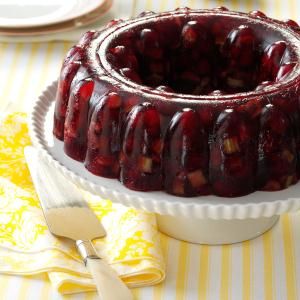 Molded Cranberry Nut Salad Recipe -We try lots of cranberry recipes, and this one is always requested when we have family get-togethers at Thanksgiving and Christmas. It's also been a favorite dish at every church potluck I've taken it to! Jello Salad Recipes, Gelatin Salad, Relish Recipe, Cranberry Salad, Jello Salad, Unflavored Gelatin, Orange Salad, Jello Recipes, Cranberry Recipes