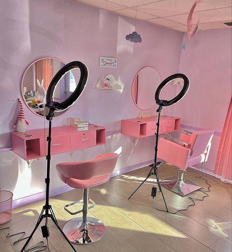 Hair Studio Ideas, Salon Room Ideas, Beauty Shop Decor, Makeup Studio Decor, Nail Salon Interior, Beauty Room Salon, Esthetician Room Decor, Spa Room Decor, Salon Suites Decor