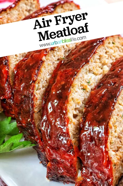 Make Air Fryer Turkey Meatloaf in about half the time it takes to bake traditional meatloaf. It's just as easy to make, and just as delicious! Get the full recipe plus air frying tips at UrbanBlissLife.com. Air Fryer Meatloaf Recipe, Air Fryer Meatloaf, Beef Meatloaf Recipes, Beef Meatloaf, How To Cook Meatloaf, Homemade Meatloaf, Good Meatloaf Recipe, Delicious Family Meals, Air Fryer Dinner Recipes