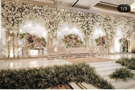 Grand Reception Stage Decor, Nikah Stage, Grand Wedding Stage Decorations, Reception Stage Decoration Backdrops, Dekor Pelaminan, Dekorasi Wedding, Indoor Wedding Decorations, Nikah Decor, Reception Stage Decor