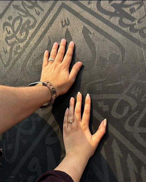 Zen Life, Couple Hands, In Sha Allah, Muslim Couple Photography, Classy Couple, Cute Images For Dp, Bookish Merch, Hand Pictures, Smart Home Devices