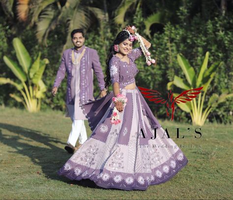 Engagement Dresses For Groom, Engagement Looks For Indian Couple, Couple Matching Outfits Indian, Couple Dress Matching Indian, Choli Ideas, Mendhi Ideas, Couple Dressing, Engagement Couple Dress, Engagement Dress For Groom