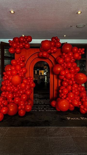 BALLOON & PAPER® on Instagram: "A romantic entrance before Christmas planned by our friends @plushperfectevents inspired by the romantic red piece our friend @chicandsavvyballoons created. . . . #Losangelesevents #ballooninstallation #ballooninstallations #balloongarland #birthdaydinner #balloonartist #ArtisticWonder #ReflectiveArt #ChromeSpheres #disney#ImmersiveInstallation #losangelesballoons #losangelesballoonartist #balloonsculpture #beveryhillsballoons #christmasdecor #balloondecoration #balloongarlands #sphereartist #balloondesign #balloonandpaper #balloonstylist #balloondesigner #balloons #eventplanning #balloonart #luxuryballoonartist #celebrityballoonartist #sphereart #printed #balloons" All Red Balloon Garland, Red Carpet Balloon Decorations, All Red Party Theme, Red Balloon Decorations, Balloon Decorations Christmas, All Red Party, Red Birthday Party Decorations, Red And White Christmas Party, Red Themed Party