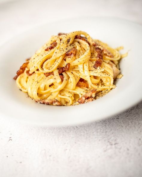 This is probably one of the easiest yet most satisfying meals I cook. As traditionally prepared as possible but using a smoked streaky bacon. Traditional Carbonara, Streaky Bacon, Traditional Spaghetti, Satisfying Meals, Traditional Italian Dishes, Spaghetti Carbonara, Tasty Pasta, Drying Pasta, Most Satisfying