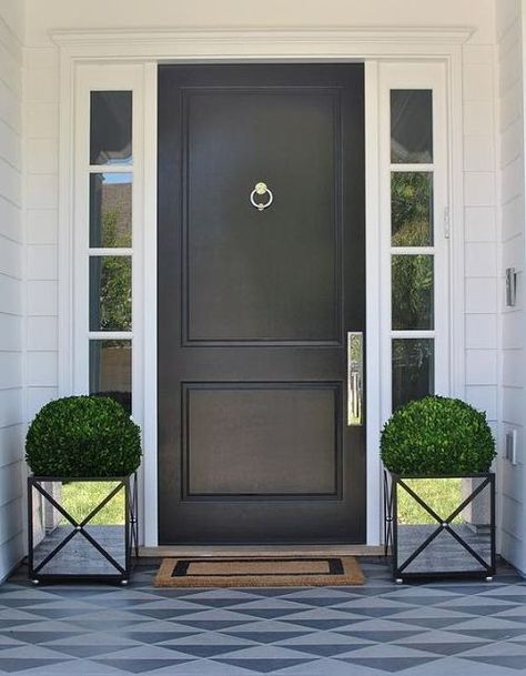 Front Porch Garden, White Front Door, Beautiful Front Doors, Porch Planters, Farmhouse Front Door, Black Front Doors, Farmhouse Doors, Modern Front Door, Front Door Entrance