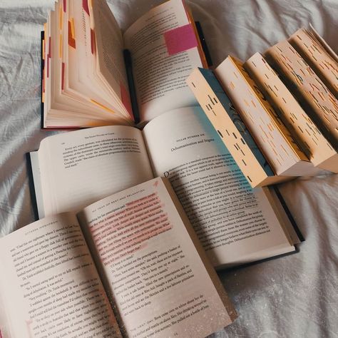 Ula 🍂’s Instagram post: “Four ways I annotate → highlighter, pencil, post-it notes & tabs ✍️” Aesthetic Book Title Ideas, Post It Aesthetic, Book Annotation Aesthetic, Annotation Aesthetic, Literature Aesthetic, Highlighter Pencil, Annotated Books, It Aesthetic, Book Tabs