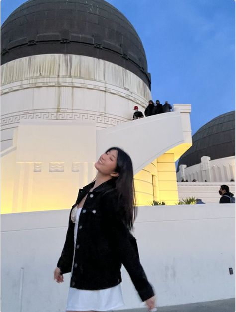 Absolutely loving the sunset at Griffith Observatory in LA. I'm wearing a cute white dress from pepperandmayo. Pose tip: lean back and smile Observatory Aesthetic, Outfit Spring 2022, La Pictures, Outfit Inspo Pink, La Outfit, Parisian Outfit, Sunset Pic, White Dress Outfit, Outfit Inspo Spring