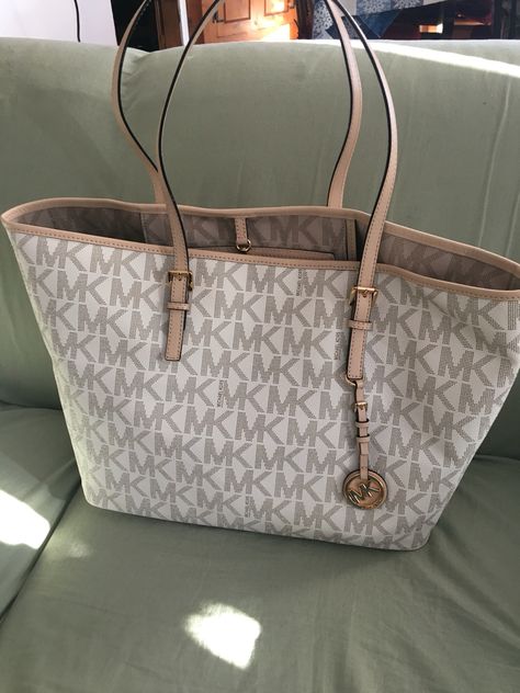 My new MK bag 👜 Mk Tote Bag, Sac Michael Kors, Uni Bag, Fake Designer Bags, Tote Bags For School, Luxury Bags Collection, Handbag Essentials, Mk Purse, Michael Kors Tote Bags