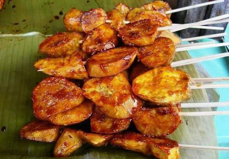 Camote Que Fried Sweet Potato, Filipino Snacks, Filipino Street Food, Pinoy Dessert, Sweet Potato Recipe, Philippines Food, Filipino Dishes, Potato Recipe, Pinoy Food