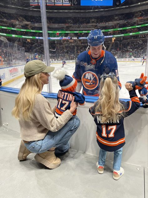 Hockey Wife, Hockey Girlfriend, Cher Clueless, Aesthetic Couple, Hockey Games, Wife Life, Hockey Mom, American Sports, Dream Lifestyle