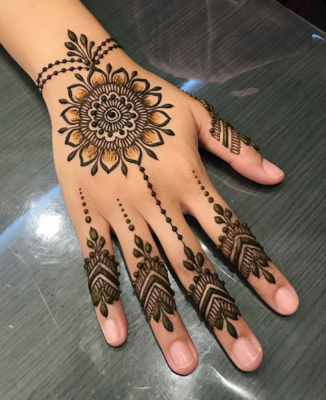 Nurul Lydia on Instagram: “Flower mandalas are always one of my favourites! Anyway, it’s the first raya weekend so I’m sure everyone will be busy visiting. Looking…” Full Hand Henna Designs Simple, Mandala Henna Design Simple, Small Flower Mehndi Design, Mehendi Designs Flowers, Simple Flower Mehendi, Simple Mandala Mehendi, Flower Design Henna, Henna Design Flower, Flower Design Mehndi