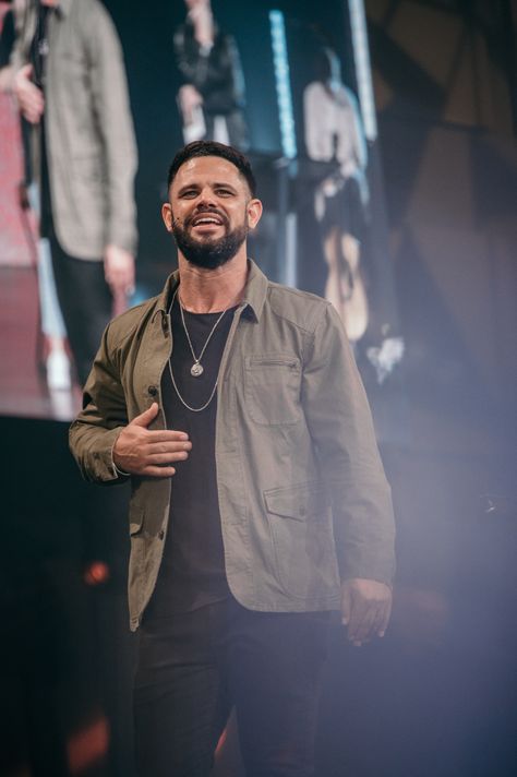 Worship Leader Outfit Men, Elevation Worship Outfits, Singer Lifestyle, Worship Team Outfits, Worship Leader Outfit, Worship Outfits, Team Outfits, Cracked Iphone, Church Photography