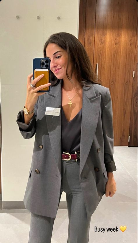 Lux Outfits, Career Outfits, Lawyer Fashion, Gray Blazer, Business Outfits Women, Paris Mode, Stylish Work Attire, Corporate Outfits, Business Casual Outfits For Work