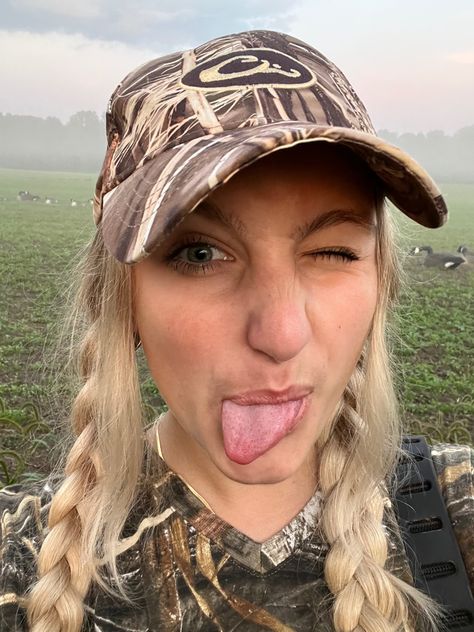 #ducksunlimited #doitfortheducks #countrylife #countrylifestyle #country #countryoutfit #countrygirl #duckhunting #girlduckhunting #huntinggirl #girlswithguns #shotgun #waterfowlseason #duckseason #girlduckhunter #cutehunter #cutegirlhunting #blonde Girl Hunting, Duck Season, Hunting Girls, Ducks Unlimited, Duck Hunter, Country Lifestyle, Duck Hunting, S Aesthetic, Country Outfits