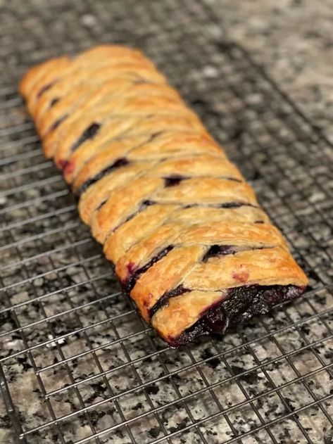 Blueberry Strudel “Jersey Girl Knows Best” | Foodtalk Blueberry Strudel, Cinnamon Roll Monkey Bread, Strudel Recipes, Puff Pastry Crust, Puff Pastry Dough, Easy Blueberry, Vanilla Bean Ice Cream, Wellness Recipes, Apple Pies Filling