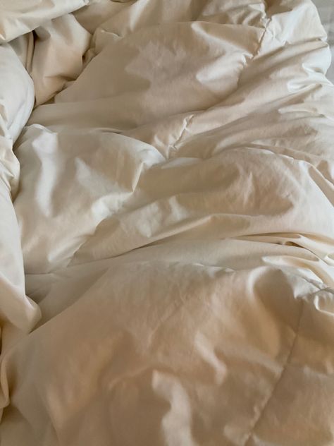 Cream Sheets Aesthetic, Cream Bedsheet, Bed Sheet Aesthetic, Bedsheet Aesthetic, White Bed Sheet, Sheet Aesthetic, Pretty Posters, Sheets Aesthetic, Cream And White Bedroom