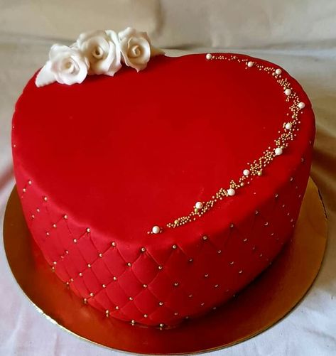 Heart Cake For Anniversary, Anniversary Cake Heart Shape, Heart Cake Designs Birthday, Red Cake Designs Birthday, Heart Shape Cake Designs, Red And Gold Cake, Red Heart Cake, Heart Cake Design, Anniversary Cake Designs