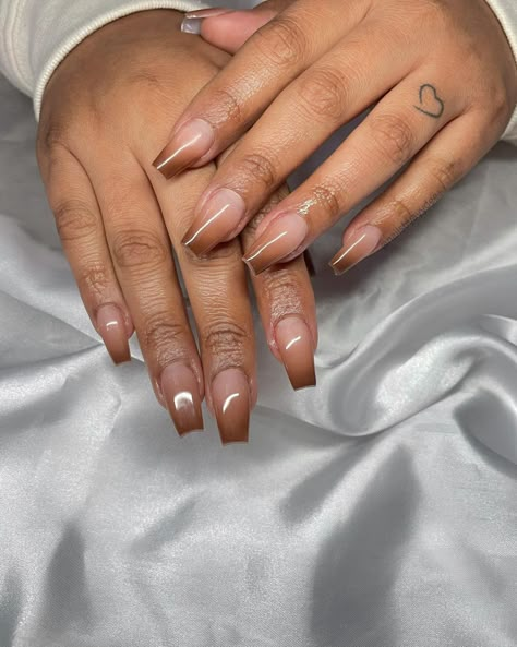 Brown Ombre Nails Design, Oval Ombre Acrylic Nails, Ombré Nails Brown, Ombre Nails Art, Nail Designs Brown Ombre, Classic Baddie Nails, Brown Ombre French Nails, Short Brown Ombre Nails, Brown Oval Acrylic Nails