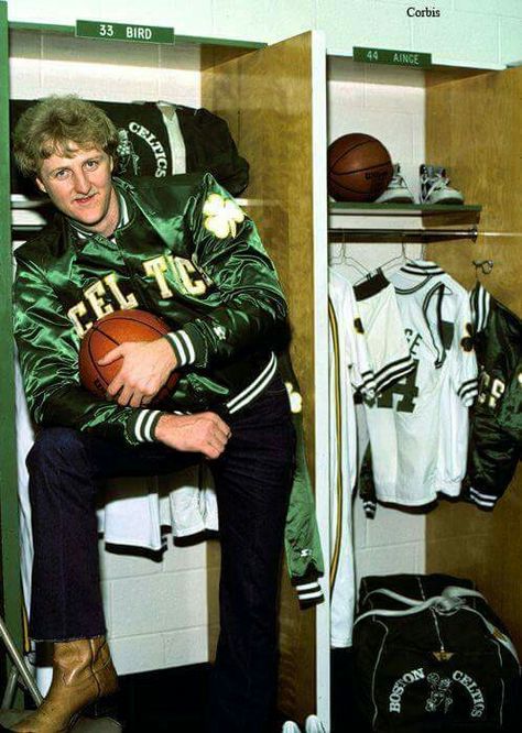 Larry Bird Larry Legend, Celtics Basketball, Celtic Green, Celtic Pride, England Sports, Basketball Photography, Nba Wallpapers, Nba Pictures, Nba Legends