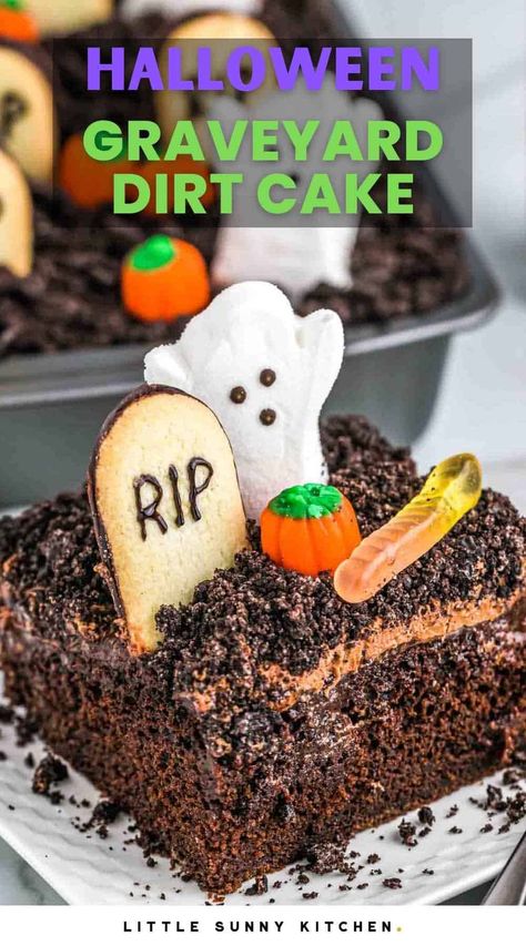 Graveyard Dirt Cake, Fun Dessert Ideas, Halloween Dirt Cake, Chocolate Dirt Cake, Easy Halloween Desserts, Halloween Dirt, Dessert For Kids, Graveyard Dirt, Chocolate Pudding Desserts