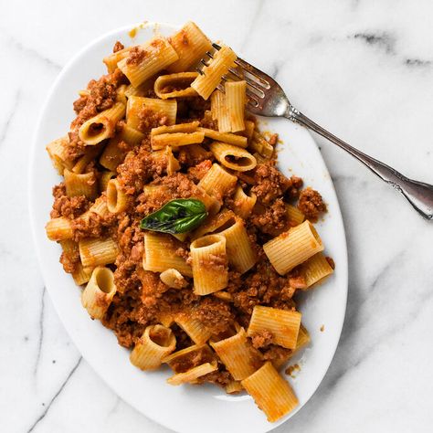 Sur La Table Recipes, Pasta Meat Sauce, Bolognese Recipes, Bolognese Spaghetti, Pasta For Dinner, Macaroni Noodles, Pasta Homemade, Pasta Bolognese, Pasta Meals