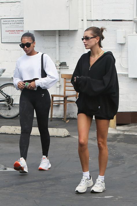 Hailey Bieber shows off her slender legs in black spandex shorts while out for a Pilates class in Los Angeles-040523_15 Black Spandex Shorts, Hailey Bieber Style, Hailey Baldwin Style, Models Off Duty Style, Fitness Wear Outfits, Emma Chamberlain, Hailey Baldwin, Spandex Shorts, Sporty Outfits