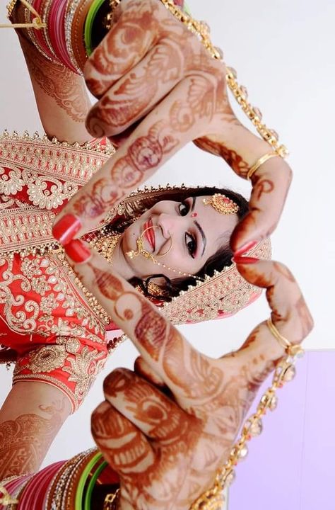 Colojap Photo New, Dulhan Closeup Pose, Dhulan Single Pose, Singal Dulhan Pose, Closeup Poses, New Dulhan Pose, Wedding Dulhan Pose, Haldi Poses For Bride, शादी की तस्वीरें