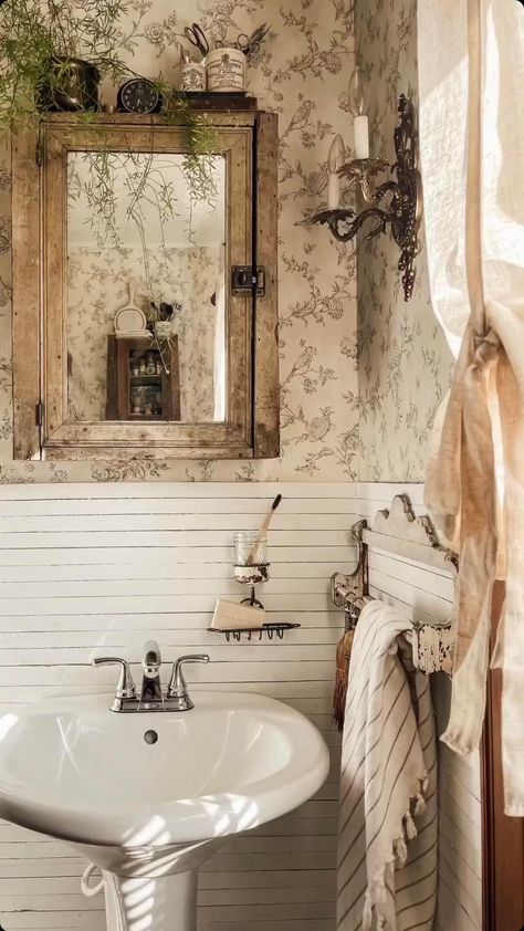 Cottagecore Farmhouse Bathroom, Cottage Core Powder Room, Cottage Core Small Bathroom, Cozy Cottage Bathroom, French Cottage Core, Granny Decor, Cottage Core Apartment, Cottage Core Restroom, Bohemian Bathrooms