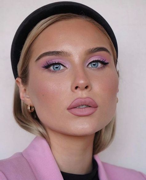 The Prettiest Spring Pastel Makeup Ideas to Brighten Up Your Look Colorful Spring Makeup, Pastel Pink Eyeshadow Looks, Pastel Colors Makeup, Spring Make Up Ideas, 2024 Spring Makeup, Spring Makeup Looks 2023, Makeup Inspiration Hooded Eyes, Pastel Eyeshadow Looks Simple, Spring Bridesmaid Makeup