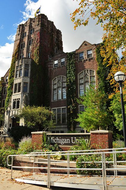 University Of Michigan Ann Arbor, College Manifestations, Eastern Michigan University, Restaurant Patio, Michigan University, Ann Arbor Michigan, Looks Country, Dream College, Dream School