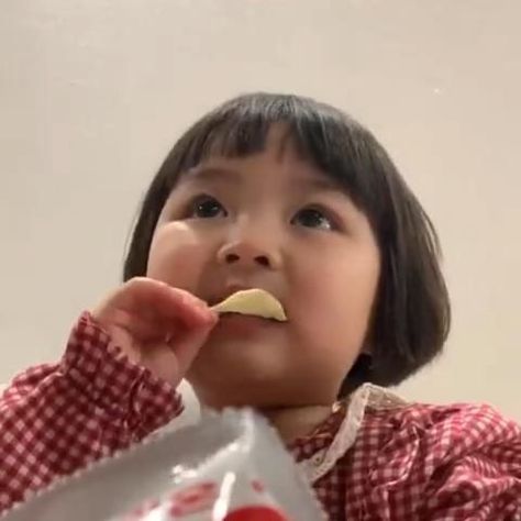 Jinmiran Mood, Gavin Memes, Video Meme, Cute Babies Photography, Cute Asian Babies, Kids Mood, Korean Babies, Baby Eating