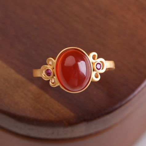 The Vintage Red Chalcedony Ring goes beyond being just an accessory – it's a reflection of the wearer's unique style and personality. Its vibrant red hue serves as a symbol of passion and vitality, making it a meaningful and thoughtful choice for a birthday gift. Red Carnelian, Chalcedony Ring, Retro Jewelry, Oval Rings, Finger Ring, Nice Things, Natural Red, Gold Design, Pearl Ring