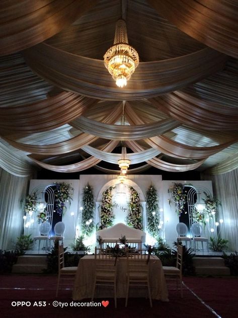 Ceiling Drapery Ideas, Ceiling Drapes Wedding, Red Gold Wedding Decorations, Wedding Ceiling Draping, Ceiling Draping Wedding, Wedding Ceiling Decorations, Ceiling Drapes, Draping Wedding, Wedding Ceiling