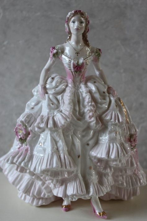 Royal Worcester.  «ROYAL Debut» Porcelain Doll Aesthetic, China Figurines, Dresden Dolls, Glass Dolls, Vintage Porcelain Dolls, Antique Porcelain Dolls, Dresden Porcelain, Royal Worcester, Porcelain Art