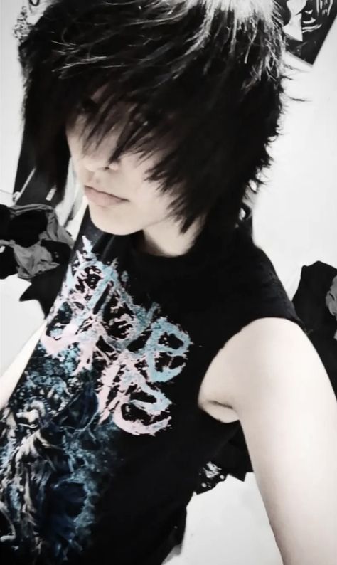 Evan Bloodlust Emo, Evan Bloodlust, 2000 Emo, Scene Emo Aesthetic, Scene Boy, Scene Guy, Emo Scene Outfits, Emo Boy Hair, Emo Haircuts