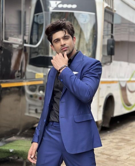 Abhishek Kumar, Angel Birthday, Name Edit, Bollywood Hairstyles, Love You Images, Best Poses For Men, Tv Actors, Handsome Actors, Cute Songs