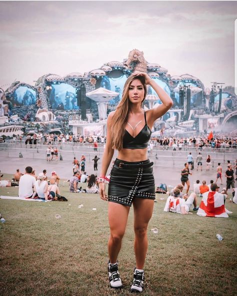 Instagram Look Lollapalooza, Tomorrowland Outfit, Music Festival Photography, Lollapalooza Outfit, Festival Photography, Festival Attire, Festival Outfits Rave, Look Festival, Music Festival Fashion