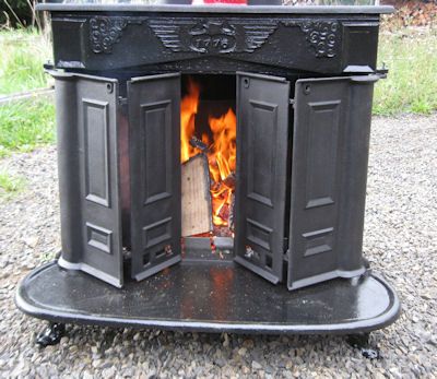 Franklin Stove Ideas, Franklin Wood Burning Stove, Franklin Stove, Antique Wood Stove, Wood Stove Cooking, Cast Iron Stove, Antique Stove, Wood Heater, Vintage Stoves