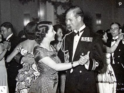 #Malta #RoyalFamily #PrincessElizabeth Princess Elizabeth and Philip dancing together on Dec. 15, 1950 at the Frigate Flotilla Dance at the Union Club Sliema, Malta. Photo courtesy Hector Borg Carbott Elizabeth And Philip, Prince Philip Queen Elizabeth, Elizabeth Philip, Princesa Elizabeth, Young Queen Elizabeth, Rainha Elizabeth Ii, Principe William, Hm The Queen, British Royal Families