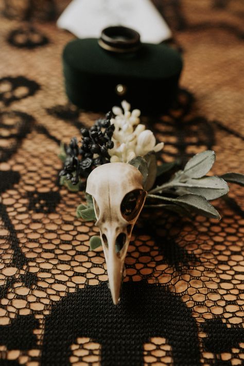 custom-silk-wedding-flowers-gothic-bridal-bouquet-boutonniere Bird Skull Boutonniere, Halloween Wedding Boutonniere, Oddity Wedding, Goth Bouquet Wedding, Gothic Bridal Bouquet, Demon Wedding, Goth Wedding Bouquet, Gothic Wedding Flowers, Bones Wedding