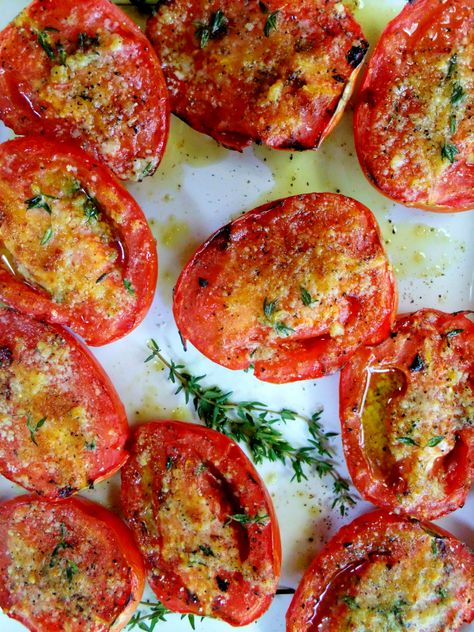 Garlic Grilled Tomatoes - Proud Italian Cook Eggs In Tomato Sauce, Parmesan Tomatoes, Baked Parmesan Tomatoes, Tomato Recipe, Grilled Tomatoes, Tomato Sauce Recipe, Grilled Veggies, Grilled Corn, Tomato Recipes