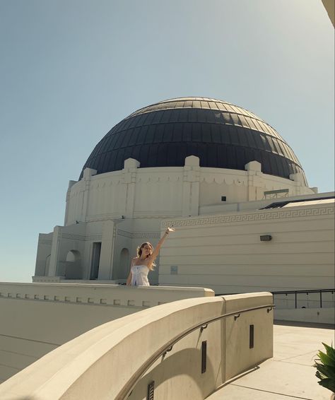 Griffith Observatory Outfit, Anaheim Aesthetic, La Photoshoot Locations, California Picture Ideas Los Angeles, Los Angeles Instagram Pictures, Los Angeles Photo Ideas, Downtown Los Angeles Photoshoot, Los Angeles Observatory, Griffith Observatory Aesthetic