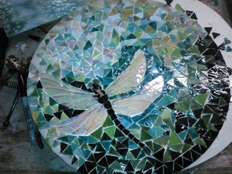 The latest one! Dragonfly mosaic lazy Susan, ready to grout and sell! Lazy Susan Mosaic Ideas, Mosaic Dragonfly, Dragonfly Mosaic, Mosaic Birdbath, Mosaic Tables, Mosaic Art Diy, Mosaic Animals, Mosaic Garden Art, Mosaic Birds