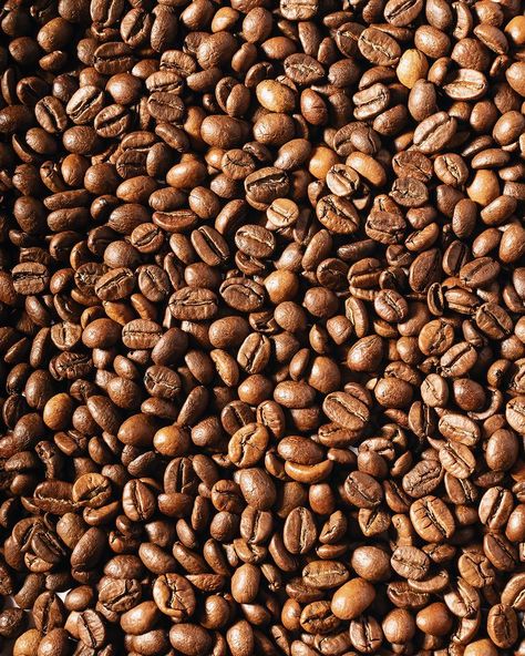 The coffee beans background made by one light source Coffee Beans Background, Coffee Beans Photography, Beans Image, Story Background, Fresh Coffee Beans, Butter Beans, Flash Photography, Coffee Bean, Sweet Life