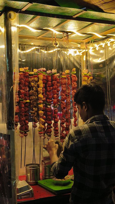 Indian food aesthetic, panner tikka, road side food Street Food India, Indian Road, India Street, India Trip, Street Food Market, Indian Street, Food Street, Indian Street Food, Food Stall