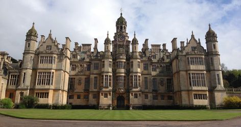 English Manor Houses Interior, Harlaxton Manor, Manor House Interior, Historical Houses, Victorian England, Hogwarts Dr, English Manor Houses, Mansion Floor Plan, Stately Homes